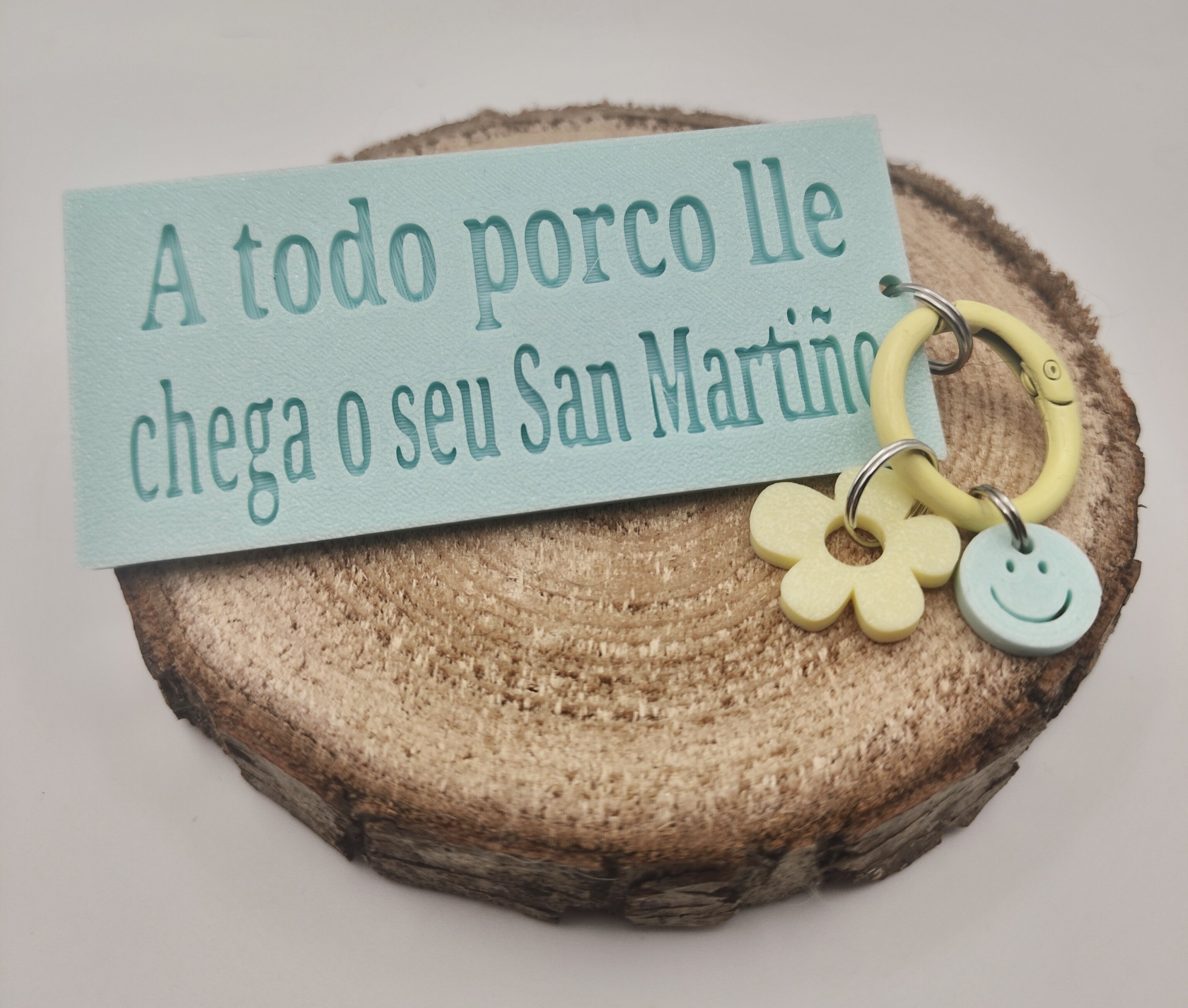 Llavero - A todo porco lle chega o seu San Martiño